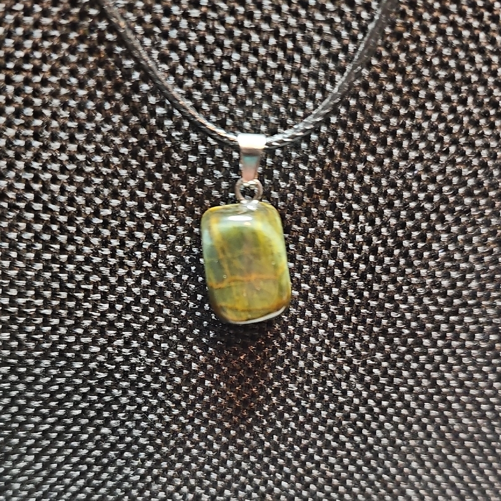 Elegant Tigers Eye Stone Pendant Necklace